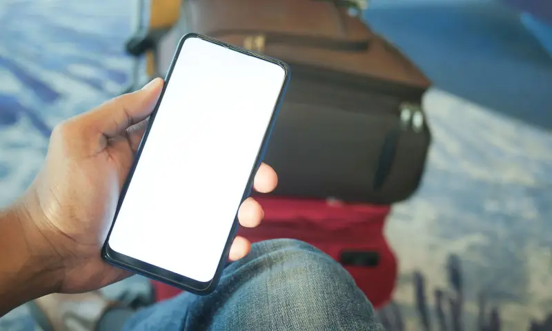 Imagen ilustrativa para: Viajas con tecnología: qué sí conviene llevar en el equipaje de mano