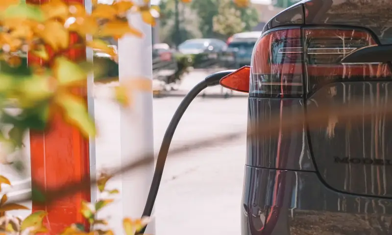 Imagen ilustrativa para: Cargar un auto eléctrico en casa: cuánto tarda y qué instalación requiere